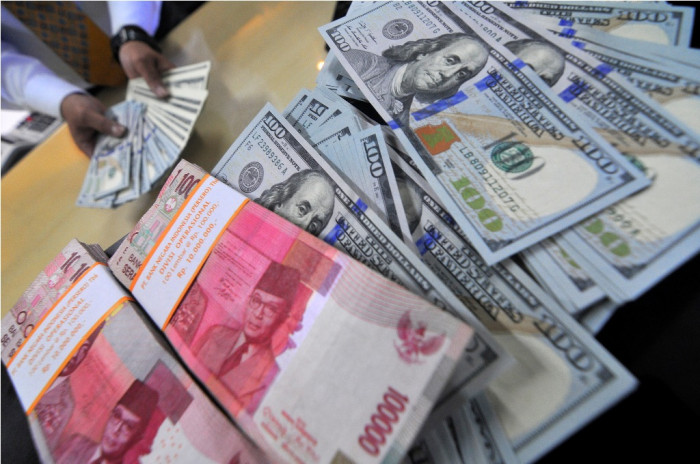 Dolar AS Stabil, Rupiah Bergerak Datar