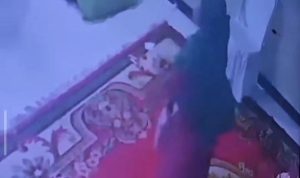 Emak-emak Curi Handphone di Hajatan Kota Bengkulu, Terekam CCTV