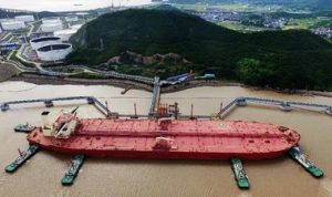 Harga Minyak Mentah Dunia Terus Ambles
