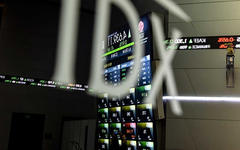 IHSG Menguat Tipis, Investor Pantau Perkembangan RDG BI