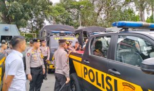 Kapolrestabes Medan cek kesiapan kendaraan pengamanan untuk hari buruh.(Istimewa)