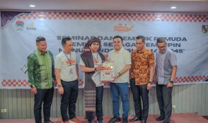 Pemuda Pelopor Medan2024 saat menerima penghargaan. BP/erwan