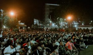 Ribuan warga padati Balai Kota nonton bareng (Nobar) pertandingan Indonesia melawan Iraq. BP/erwan