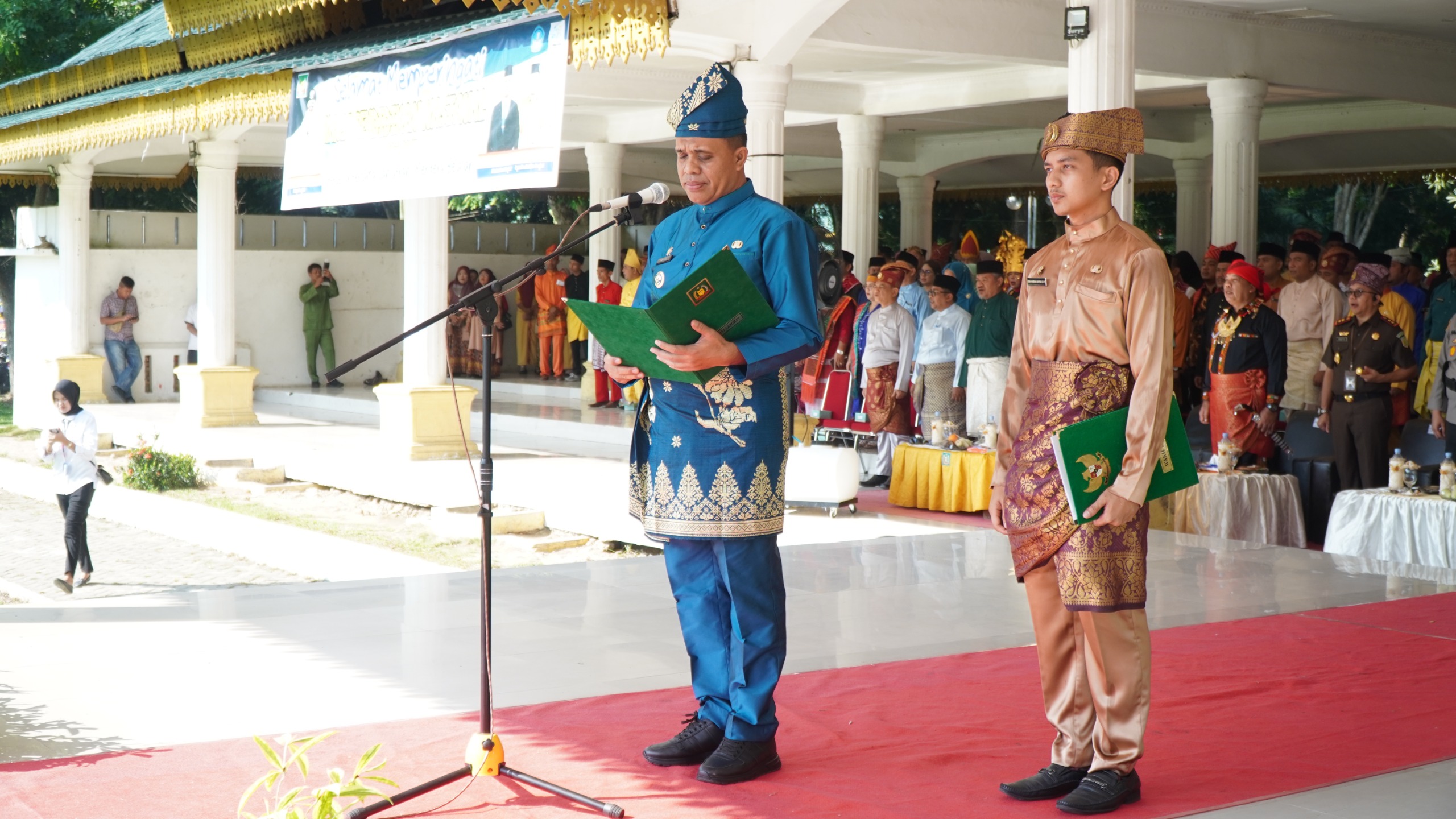 Pj. Bupati Langkat H.M.Faisal Hasrimy AP,M.AP Pimpin upacara Hardiknas di Lapangan Alun-alun T.Amir Hamzah Stabat. Foto : Ist.