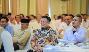 Plh Sekda Medan Benny Sinomba Siregar (tengah) saat hadiri acara Hala bi Halal Gerimdra Sumut. BP/erwan