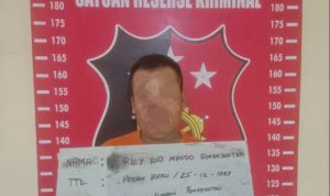 ketiga pelaku ketika diamankan petugas kepolisian.(Istimewa)