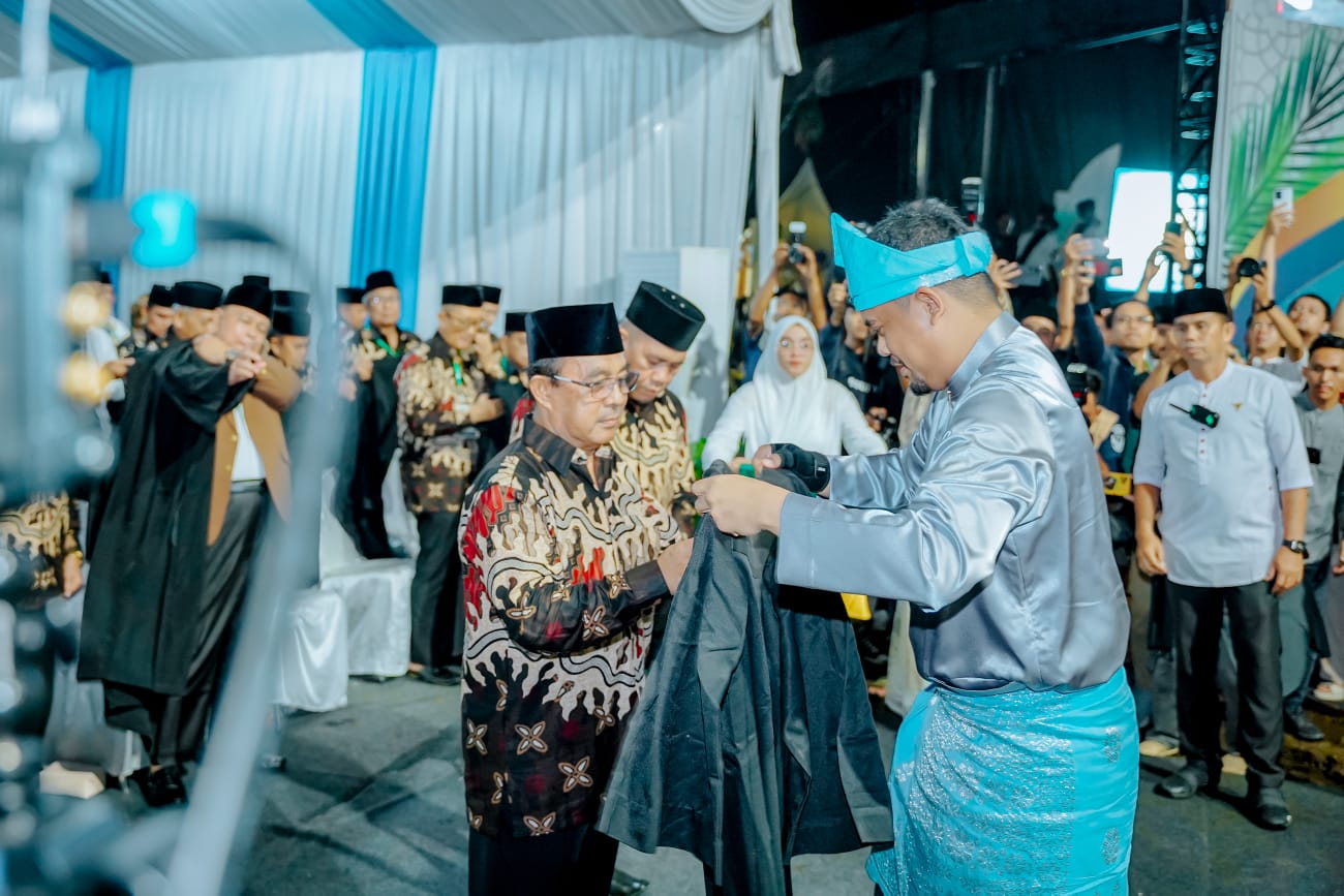 Wali Kota Medan Bobby Nasution saat melantik Dewan juri MTQ ke-57 Kota Medan. BP/erwan