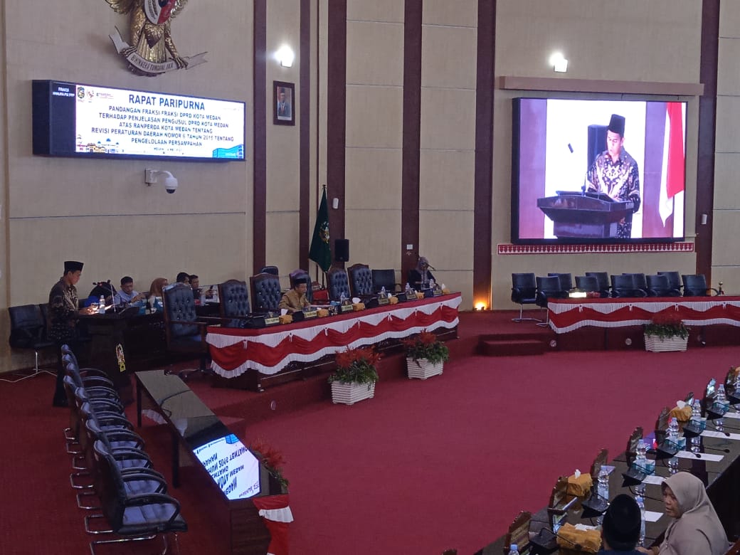 Sidang Ranperda tentang perubahan atas Ranperda tengang pengelolaan persampahan di Gedung DPRD Medan. BP/erwan