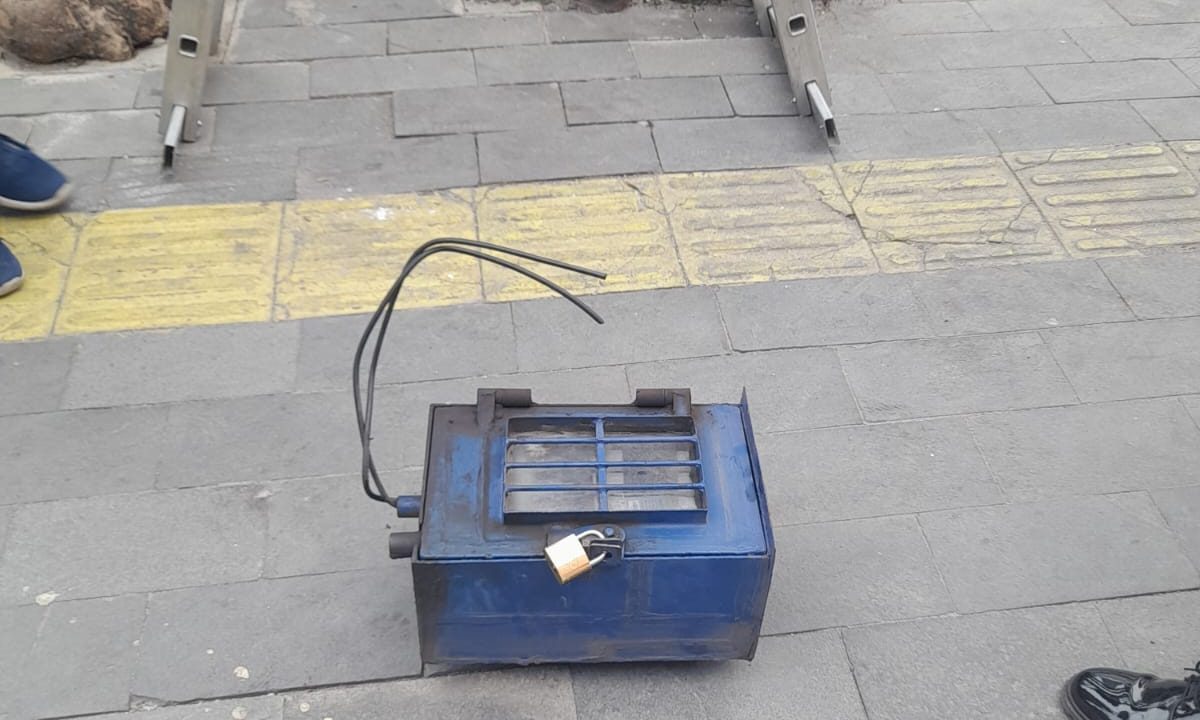 KWH meter pedagang yang dicabut PLN. BP/erwan