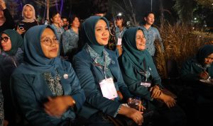 Ketua TP PKK Tapsel Ny Rosalina Dolly Pasaribu saat menghadiri malam puncak peringatan HKG PKK di Kota Solo, Kamis (16/5-24). Foto : BP/Ist