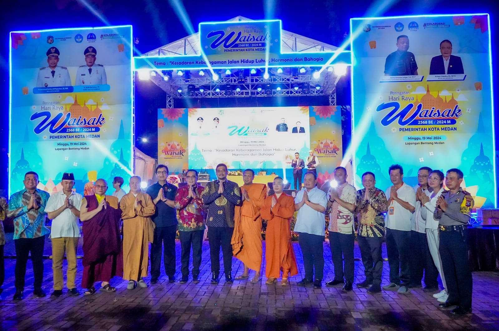 Wali Kota Medan Bobby Nasution pawai lilin saat Peringatan Hari Raya Waisak 2526 BE/2024. BP/erwan