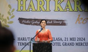 Ketua TP PKK Medan Kahiyang Ayu saat memberikan sambutan pada hari Kartini ke-145 di Hotel Grand Mercure Medan, Selasa (21/5/2024). BP/erwan