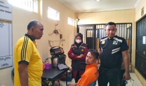 Kepolisian mengecek tahanan.(Istimewa)