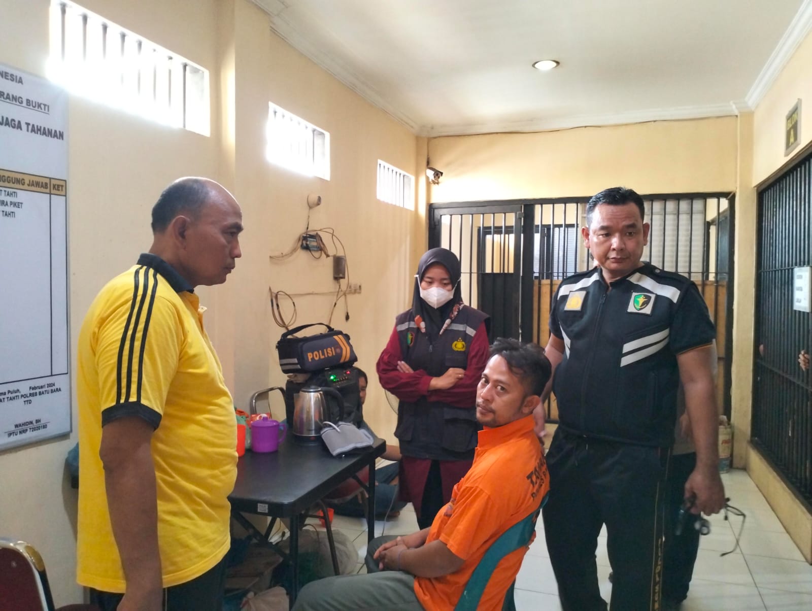 Kepolisian mengecek tahanan.(Istimewa)
