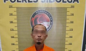 pelaku ketika diamankan petugas kepolisian.(Istimewa)