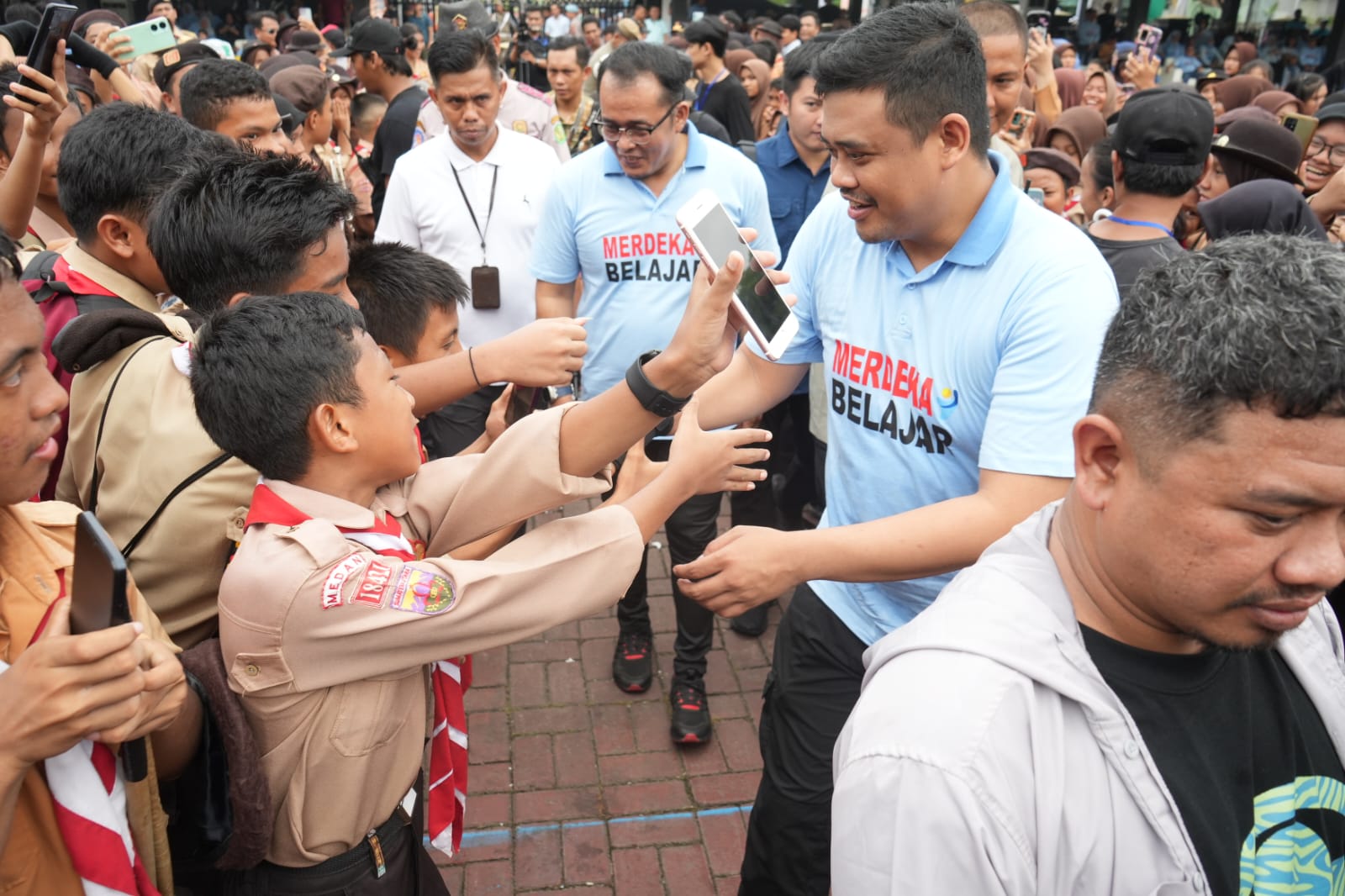 Wali Kota Medan Bobby Nasution saat acara Gebyar Pendidikan di Lap. Benteng Medan, Minggu (26/5/2024). BP/erwan