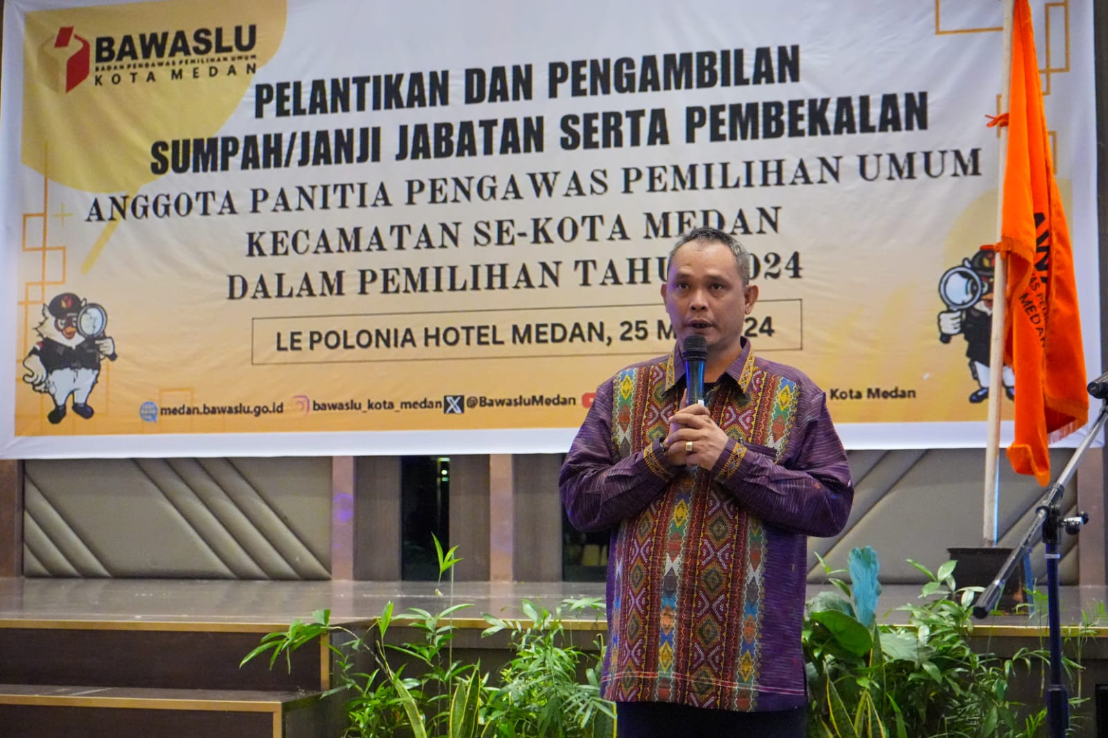 Acara pelantikan Panwascam Pilkada Kota Medan. BP/erwan