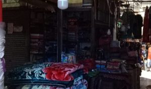 Susana Lantai I Pusat Pasar Medan gelap akibat mati lampu. BP/erwan