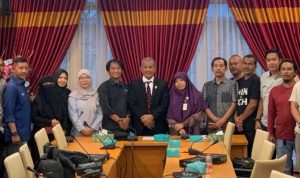 Ketua DPRD Sumut Sutarto bersama dengan puluhan jurnalis di Sumut.(Istimewa).