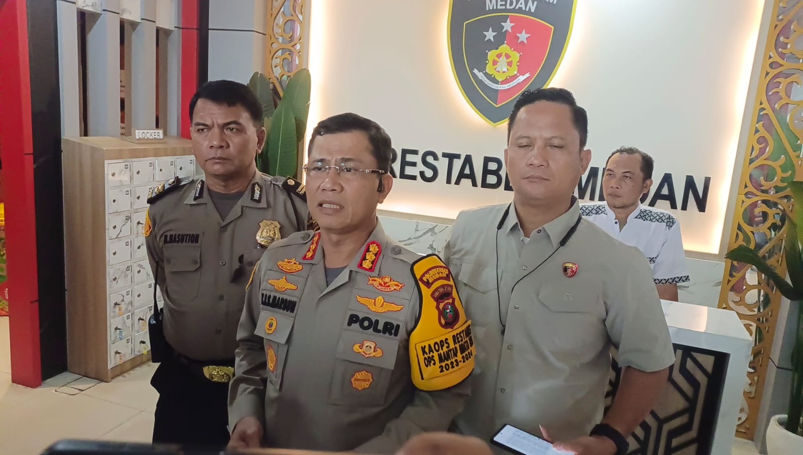 Kapolrestabes Medan memberikan keterangan kepada sejumlah awak media.(Istimewa)