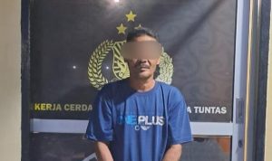 Pelaku yang diamankan petugas kepolisian.(Istimewa).