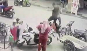 Lansia Penarik Becak Dianiaya, Video Viral di Sosial Media