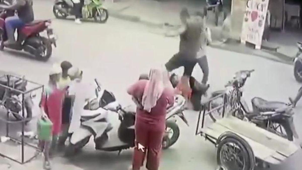 Lansia Penarik Becak Dianiaya, Video Viral di Sosial Media