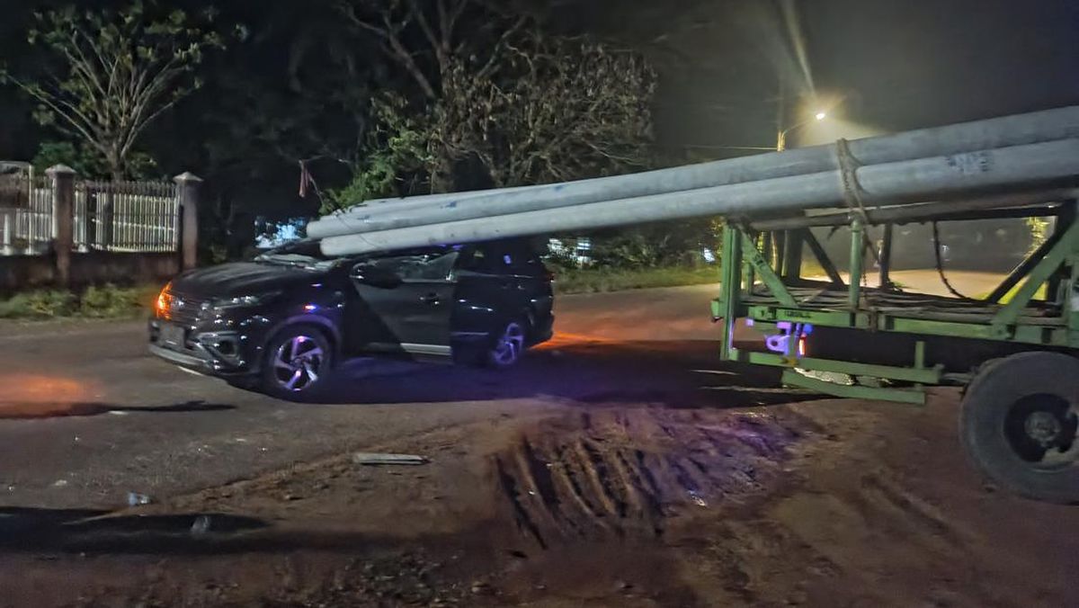 Mobil Rombongan Kafilah MTQ Banyuasin Tabrak Tiang Beton, 7 Orang Luka-luka