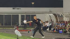 Pelatih Timnas Putri Indonesia Satoru Mochizuki dan Claudia Scheunemann dalam sesi jumpa pers di Stadion Madya Gelora Bung Karno, Senayan, Jakarta Pusat, Selasa, 28 Mei 2024. /Randy
