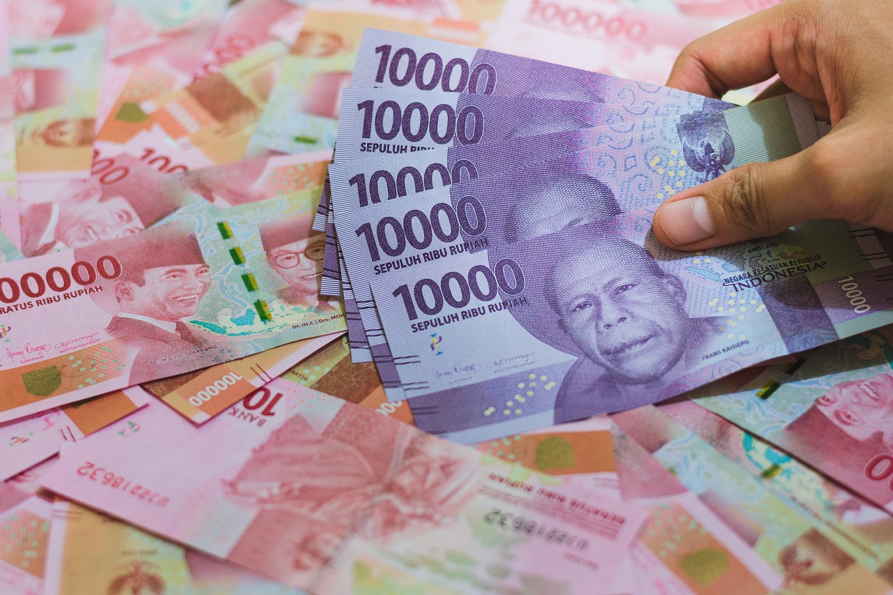 Nilai Rupiah Hari Ini: Rupiah Turun 18 Poin Menjadi Rp16.383 per Dolar AS