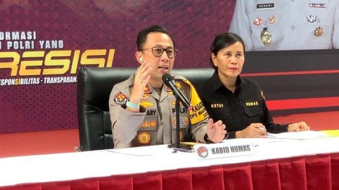 Kabid Humas Polda Metro Jaya Kombes Ade Ary Syam Indradi. Terungkap, Pengacara Top Inisial HI Tersangka Pelat DPR Palsu Adalah Henry Indraguna, Politisi dan Caleg Golkar