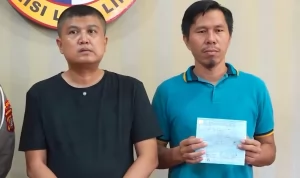 Pemilik Pajero Sport, Andi (kiri) dan pengendaranya yaitu Jon Heri saat dijemput oleh Ditlantas Polda Metro Jaya pada Jum'at