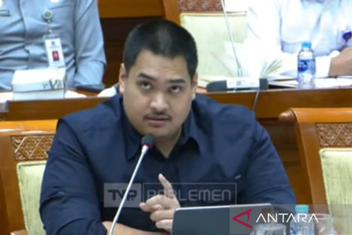 Tangkapan layar Menpora Dito Ariotedjo rapat dengan Komisi III DPR RI, guna membahas proses naturalisasi pesepak bola Calvin Verdonk dan Jens Raven, Jakarta, Senin (3/6/2024, 15.00 WIB)