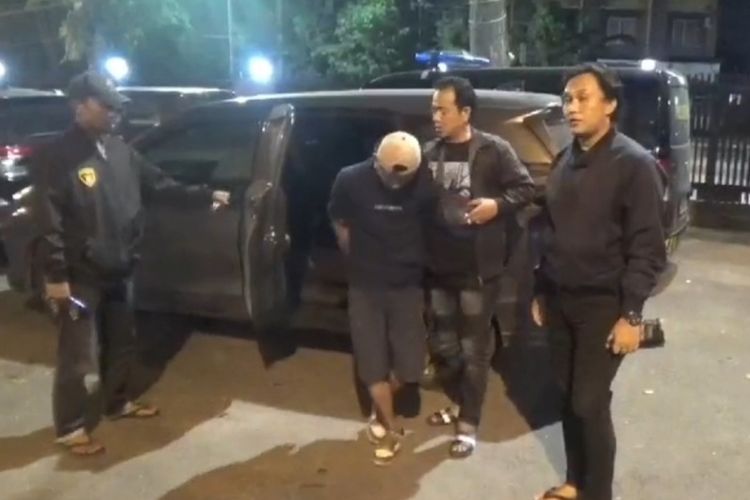 Seorang pelaku bajing loncat, Tulus Hardiono (29), ditangkap polisi dari Polsek Sunggal saat beraksi di Jalan Gatot Subroto, Kota Medan pada Rabu (5/6/2024).(Dok Polsek Sunggal ). Foto Dilansir dari kompas.com