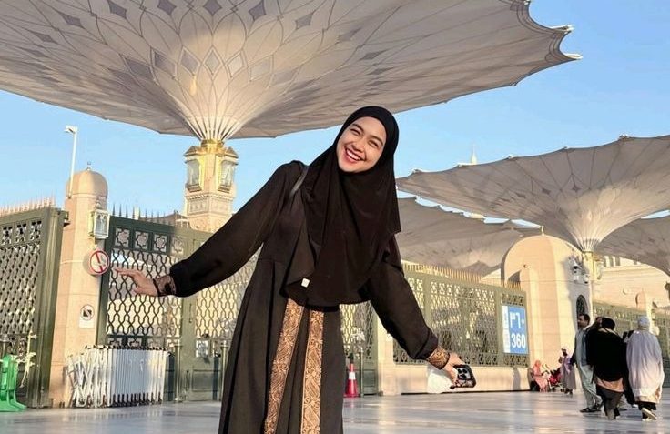 Ria ricis saat melaksanakan ibadah umroh