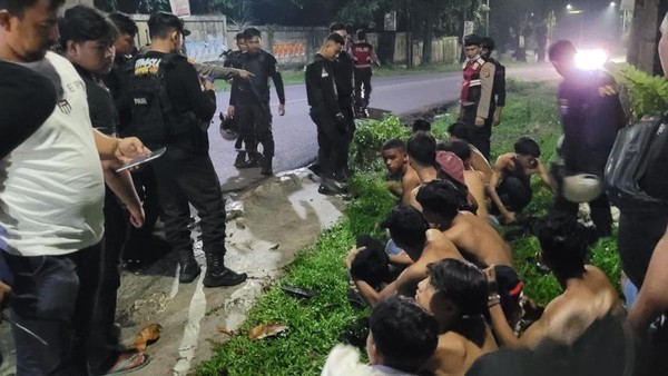 Foto: Sejumlah remaja di Pematangsiantar diamankan polisi karena hendak tawuran (Dok. Polrs Pematangsiantar)