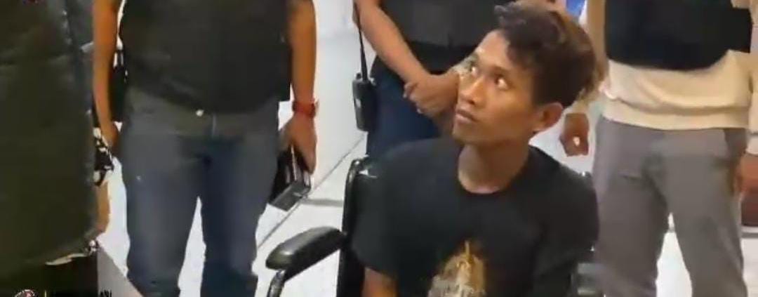 Foto: Pelaku saat diamankan di kantor polisi. (Dok. Polsek Medan Kota)