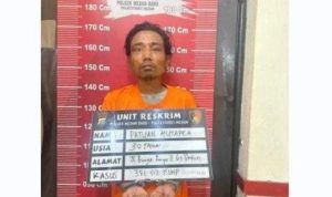 Wajah Patuan Hutapea, pelaku pencurian payung yang ngamuk ketika diperintah mengembalikan payung. Ia melakukan penusukan kepemilik toko pakai gunting.