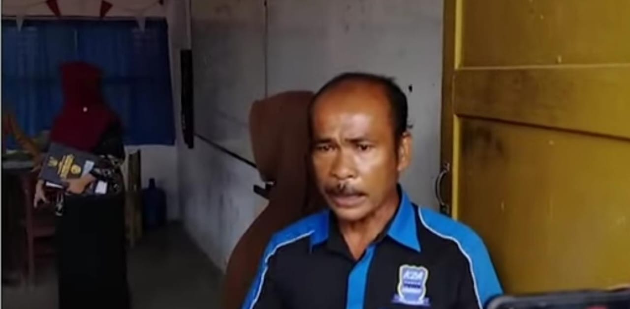 Foto Orang tua siswi SMAN 8 Medan kasus siswi berprestasi tidak naik kelas