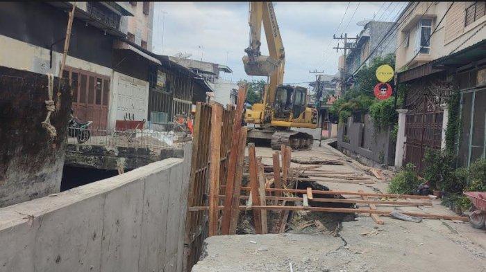 Foto jembatan yang amblas di Medan area