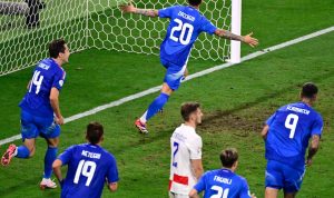 Foto momen timnas Italia mencetak gol