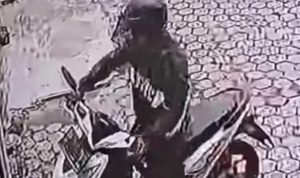 Pelaku pencurian motor di jln dr Mansyur ( tangkap layar)