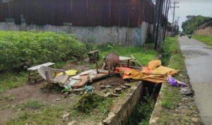 Foto warung lontong pelaku dan istrinya yang dirobohkan warga karena melakukan pelecehan terhadap anak dibawah umur