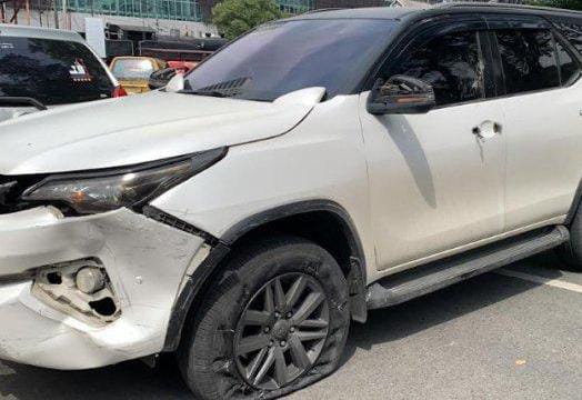 Foto mobil Fortuner yang di hajar massa