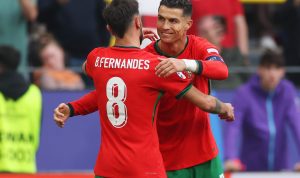 Foto pemain Portugal Ronaldo dan B. Fernandes