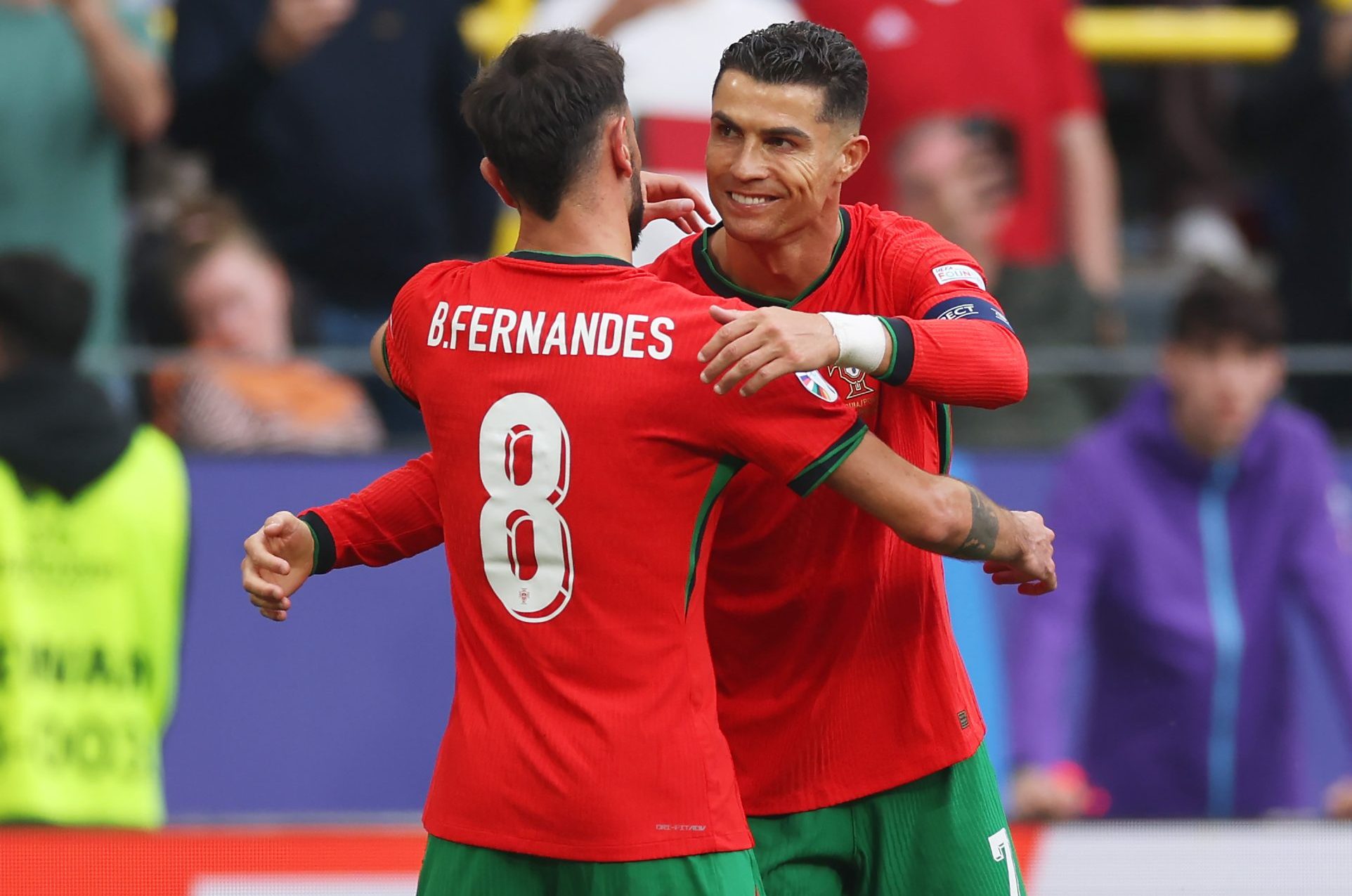 Foto pemain Portugal Ronaldo dan B. Fernandes
