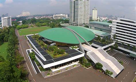 Wakil Ketua Umum Majelis Ulama Indonesia (MUI), Anwar Abbas, secara tegas mendesak agar anggota DPR dan DPRD yang terlibat dalam judi online diproses hukum hingga diadili di pengadilan.