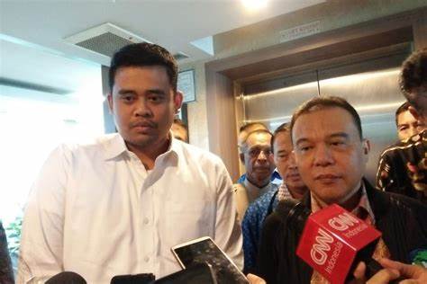 Wali Kota Medan Bobby Nasution meminta juru parkir yang judi online di mesin e-parking dipecat dan diproses hukum.