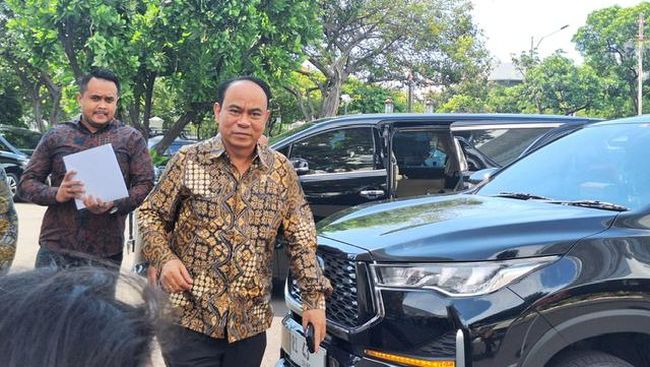 Menkominfo saat mendatangi istana negara rapat darurat Menkominfo dipanggil presiden