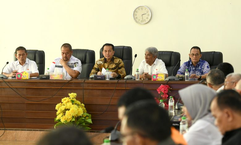 Penjabat (Pj) Gubernur Sumatera Utara, Agus Fatoni, memberikan instruksi tegas kepada pengurus KONI Sumut untuk memaksimalkan sisa waktu 72 hari menjelang PON XXI Aceh-Sumut Tahun 2024.